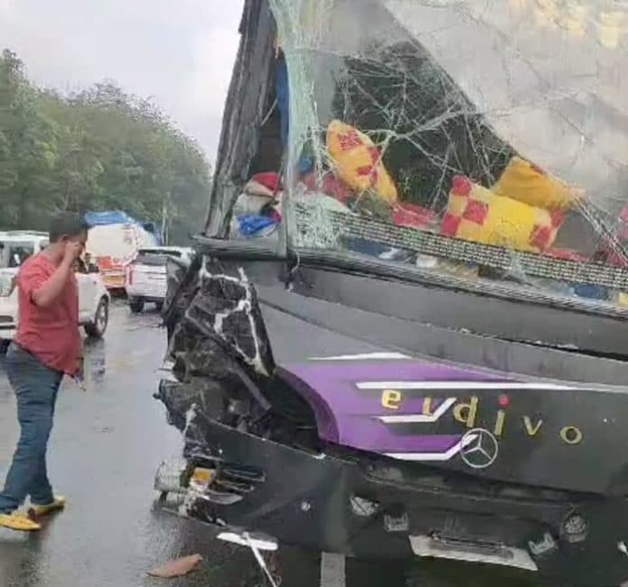 bus_eldivo_dan_truk_bbm_tabrakan_di_jalan_lintas_siantar_medan_sopir_luka