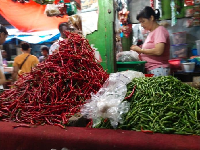 cabai_murah_emak_emak_borong_banyak_khawatir_jelang_lebaran_harga_melonjak_tinggi