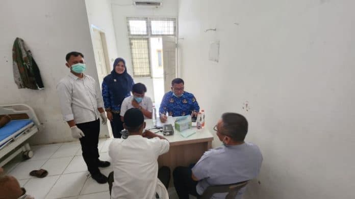 calon_jemaah_haji_labusel_laksanakan_pemeriksaan_kesehatan