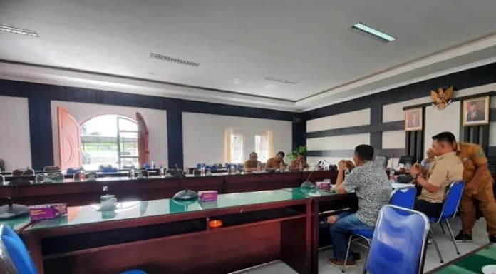 camat_tak_hadir_rapat_lanjutan_pansus_lkpj_bupati_simalungun_2023_diskors