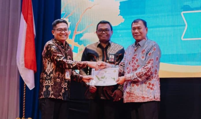 capai_akreditasi_a_perpustakaan_umsu_terima_sertifikat_dari_perpusnas_ri