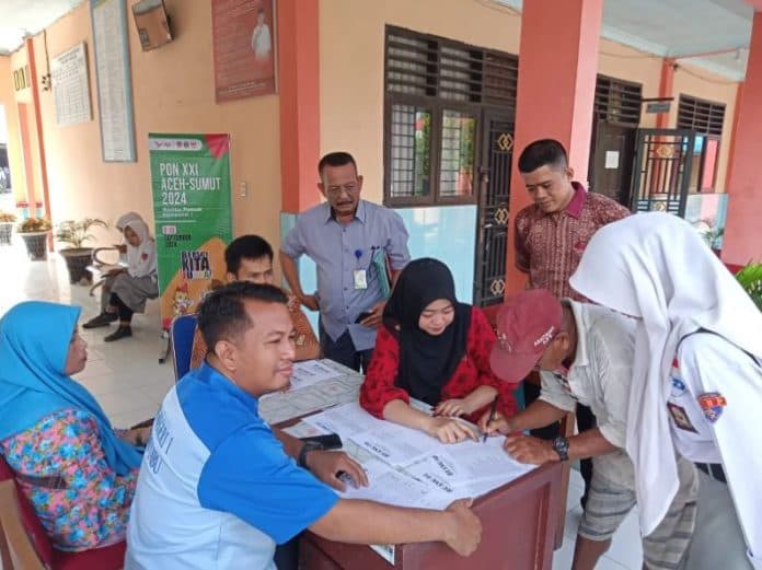 cegah_coret_baju_sekolah_pulang_ujian_siswa_smkn_i_pantai_labu_harus_dijemput_orang_tuanya