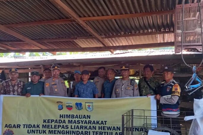 cegah_penyebaran_pmk_polres_tebing_tinggi_sambangi_pemilik_ternak