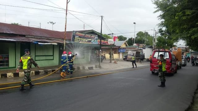 cegah_penyebaran_virus_corona_pemko_siantar_dan_tni_polri_lakukan_penyemprotan_disinfektan