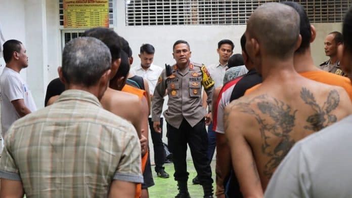cek_tahanan_dan_rtp_pesan_kapolres_siantar_jangan_buat_keributan