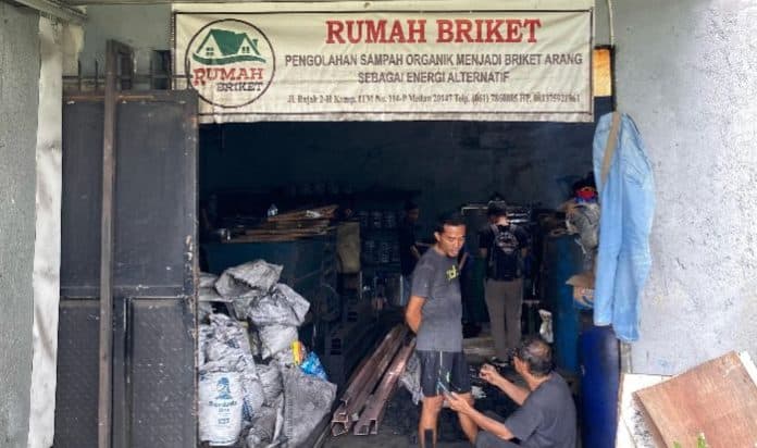 ciptakan_energi_alternatif_sampah_organik_disulap_jadi_briket_arang_yang_hasilkan_cuan