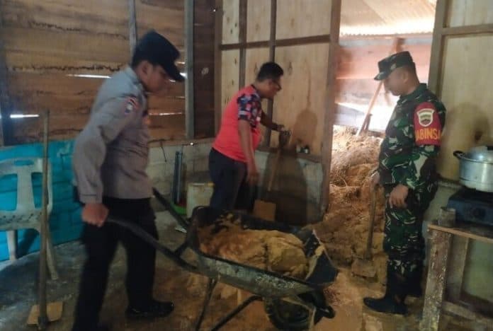 cuaca_ekstrem_1_unit_rumah_di_tapteng_ditimpa_longsor