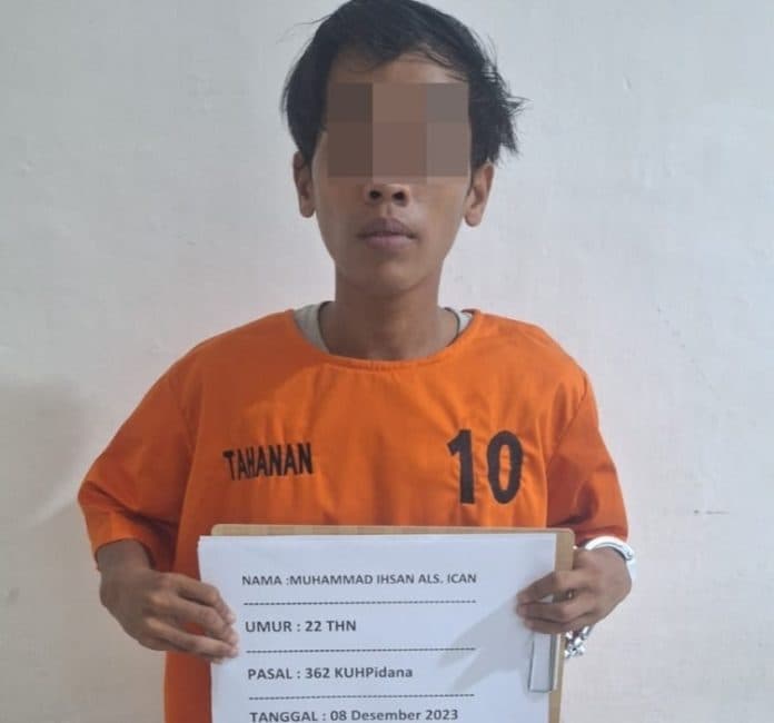 curi_uang_rp15_juta_ican_diboyong_sat_reskrim_polres_siantar