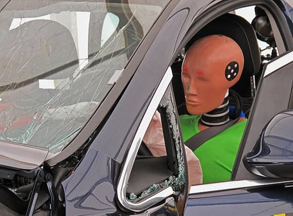 daihatsu_akui_manipulasi_88000_data_uji_tabrak_samping_untuk_toyota