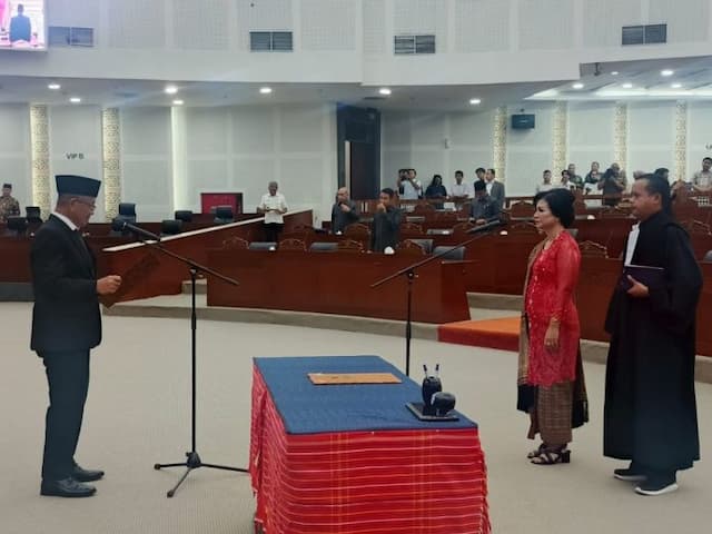 dameria_pangaribuan_resmi_dilantik_jadi_anggota_dprd_sumut