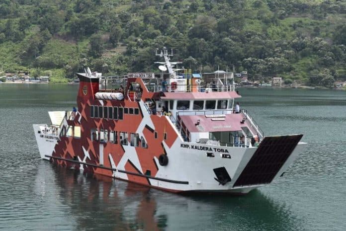dampak_cuaca_buruk_ksopp_danau_toba_hentikan_operasional_kapal_tradisional
