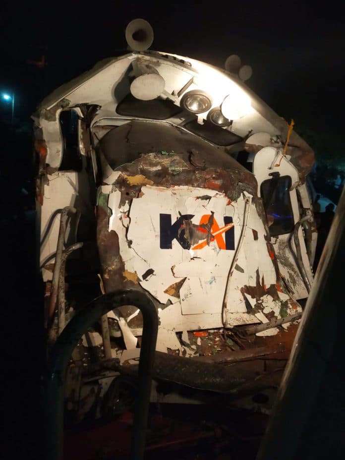 dampak_ka_putri_deli_tabrak_truk_perjalanan_sejumlah_ka_terganggu