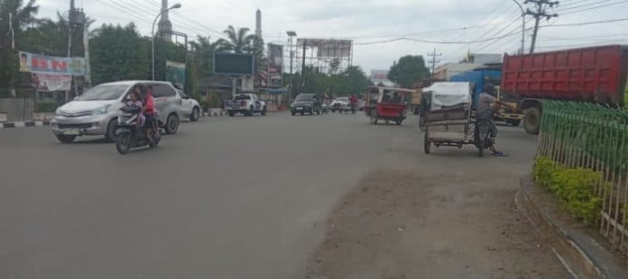 dampak_tol_tebing_tinggi_omset_penarik_becak_dan_pedagang_berkurang