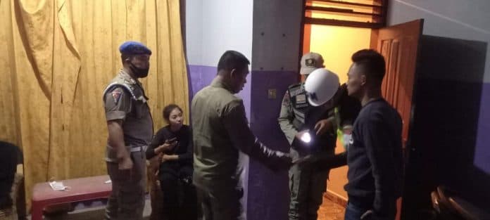 dari_penginapan_di_siantar_tim_gabungan_satpol_pp_dan_polisi_jaring_tiga_pasangan_bukan_suami_istri