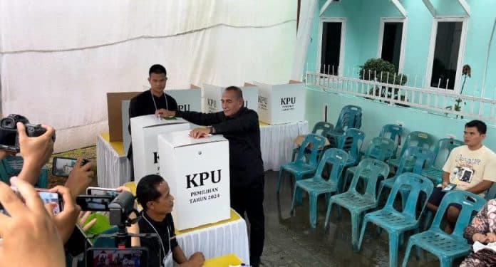 datang_bersama_keluarga_edy_rahmayadi_tetap_optimis_menang
