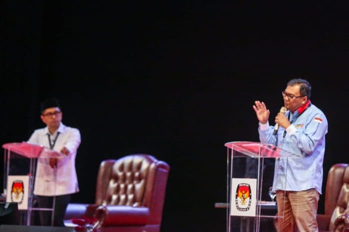 debat_calon_bupati_deli_serdang_asri_ludin_tambunan_paparkan_empat_program_unggulan