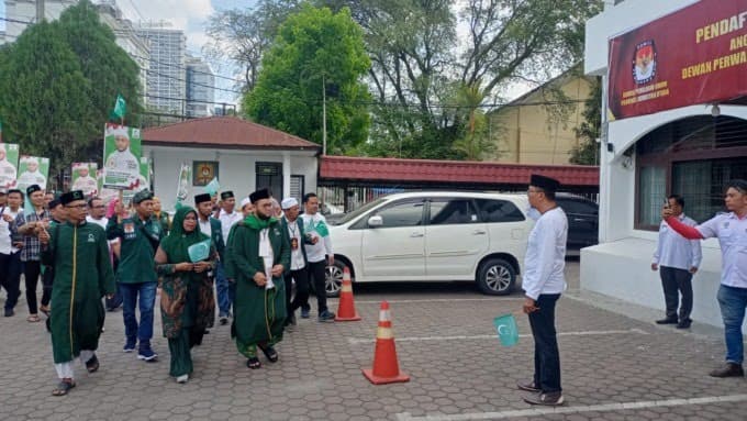 dedi_iskandar_batubara_daftar_calon_anggota_dpd_ke_kpud_sumut