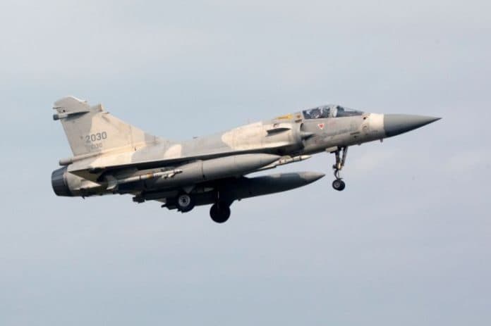 delapan_jet_tempur_china_dilaporkan_melintasi_garis_tengah_selat_taiwan