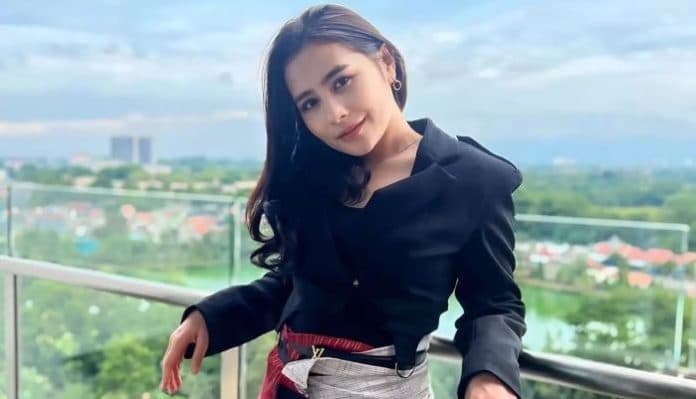 demi_hobi_prilly_latuconsina_rela_sewa_kapal_1_hari_untuk_mancing
