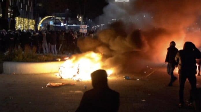 demo_anti_lockdown_di_belanda_130_orang_ditangkap