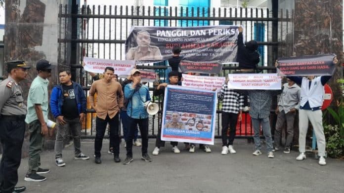 demo_kejati_sumut_dpp_garansi_laporkan_dugaan_korupsi_pengadaan_meubiler_di_disdik_simalungun