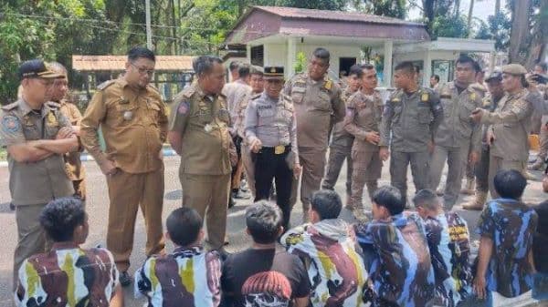 demo_minta_diskotik_dan_hotel_deli_indah_ditutup_berujung_ricuh