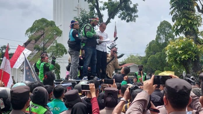 demo_tolak_kenaikan_bbm_driver_ojol_minta_naikkan_tarif_minimal_20