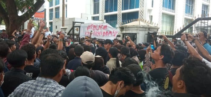 demo_tolak_kenaikan_harga_bbm_di_medan_puluhan_mahasiswa_sempat_teriak_sambo