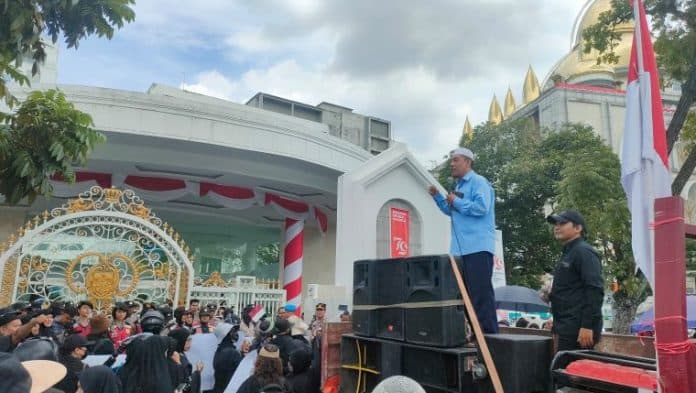 demonstran_sumut_minta_pj_gubsu_netral_dalam_pilkada_2024_ini_tanggapan_pemprovsu