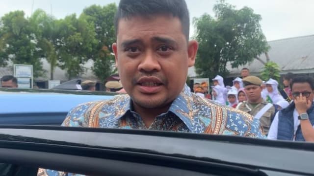 dengar_keluhan_soal_bau_sampah_bobby_minta_warga_sadar_kebersihan