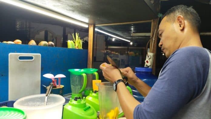 deni_erlangga_resign_dari_perusahaan_kartu_seluler_dan_sukses_menjual_jus_segar