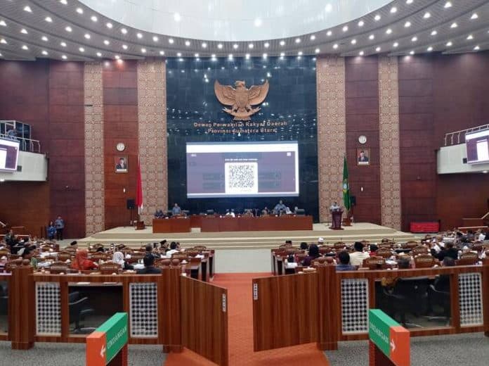 deputi_kpk_ri_di_dprd_sumut_hajar_serangan_fajar