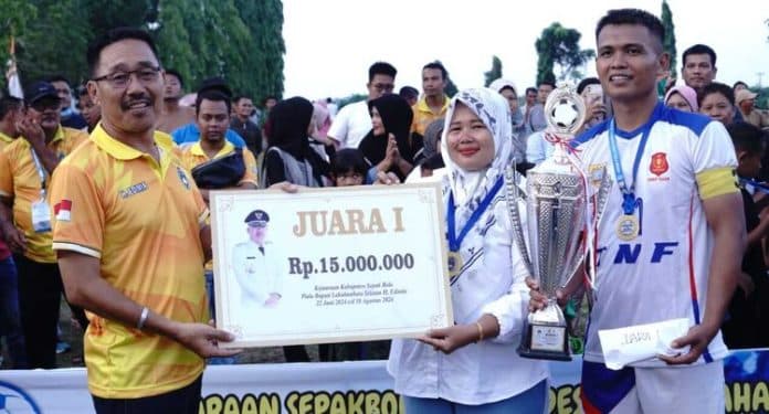 desa_bukit_tujuh_menangkan_kejurda_sepak_bola_piala_bupati_labusel