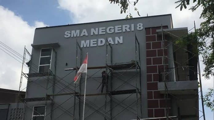desak_copot_dan_usut_dugaan_korupsi_kepsek_rosmaida_fokal_sman_8_medan_surati_pj_gubernur