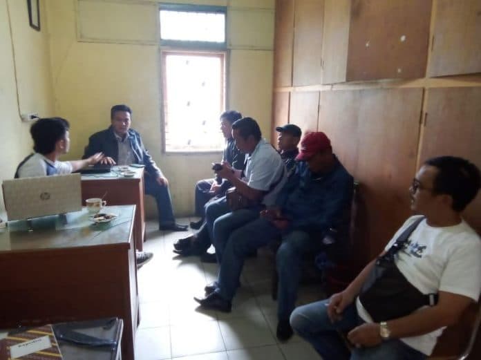 desak_pemberantasan_judi_togel_jurnalis_dan_lsm_di_taput_datangi_polsek_siborongborong