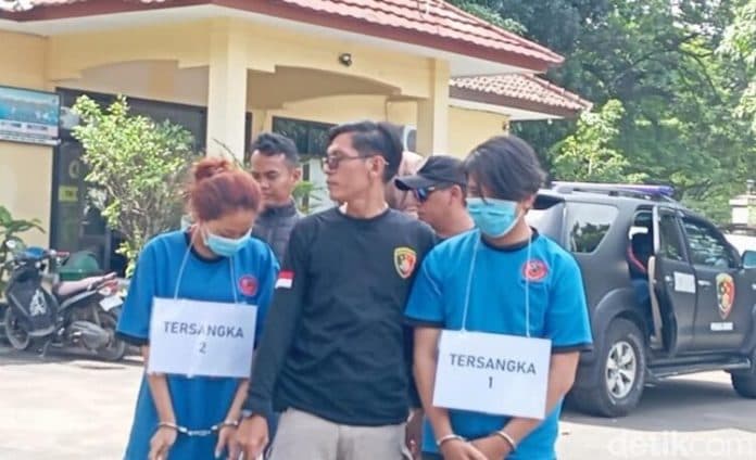 devara_dan_kekasih_hadiri_rekonstruksi_pembunuhan_cinta_segitiga