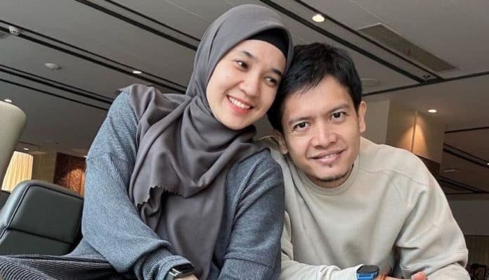 dhini_aminarti_ungkap_rahasia_rumah_tangga_religius_dan_harmonis
