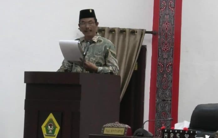 dianggap_lakukan_kebijakan_keliru_dprd_samosir_kritik_bupati_vandiko