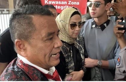 dibalik_kasus_venna_melinda_2_grup_pengacara_raih_untung
