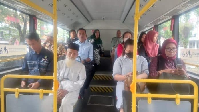 diberlakukan_setiap_hari_selasa_program_one_day_no_car_pemko_medan_berjalan_baik_pada_hari_pertama