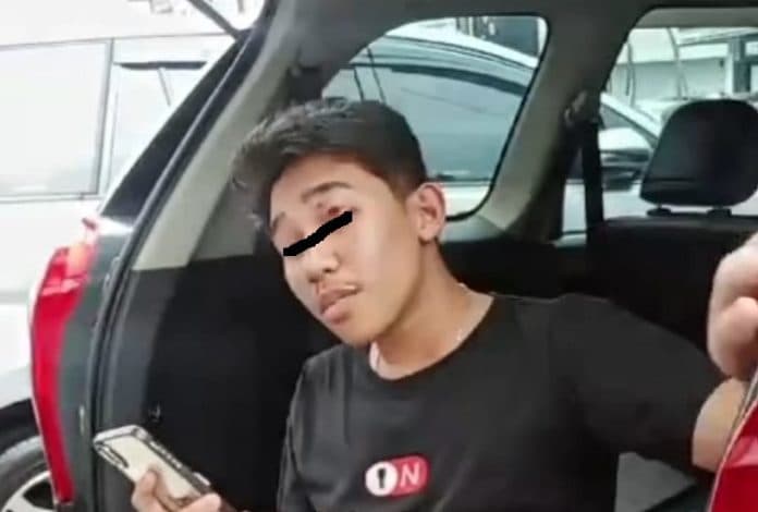 diduga_dibawa_pelajar_crv_turbo_tabrak_showroom_mobil_di_medan