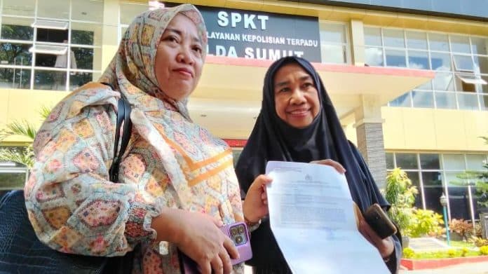 diduga_ditipu_perusahaan_travel_250_calon_jamaah_gagal_umroh