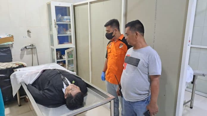 diduga_idap_penyakit_jantung_seorang_pengunjung_cafe_yummi_komplek_asia_mega_mas_meninggal_dunia
