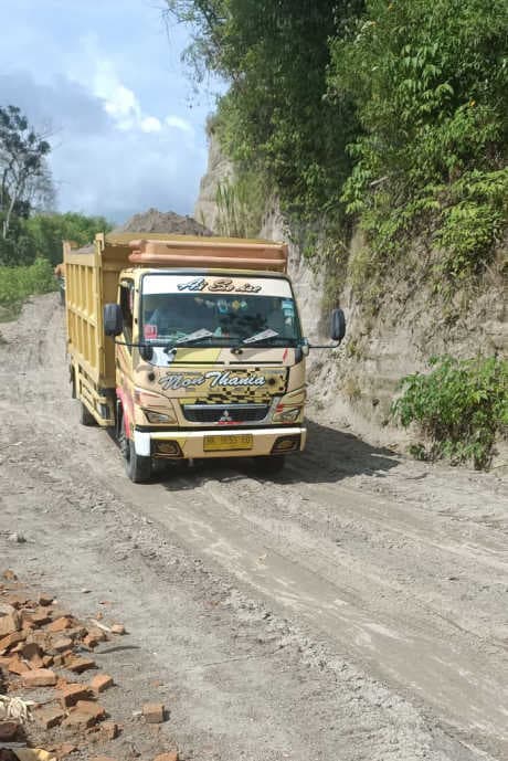 diduga_ilegal_tambang_galian_pasir_bebas_beroperasi_di_kecamatan_nainggolan