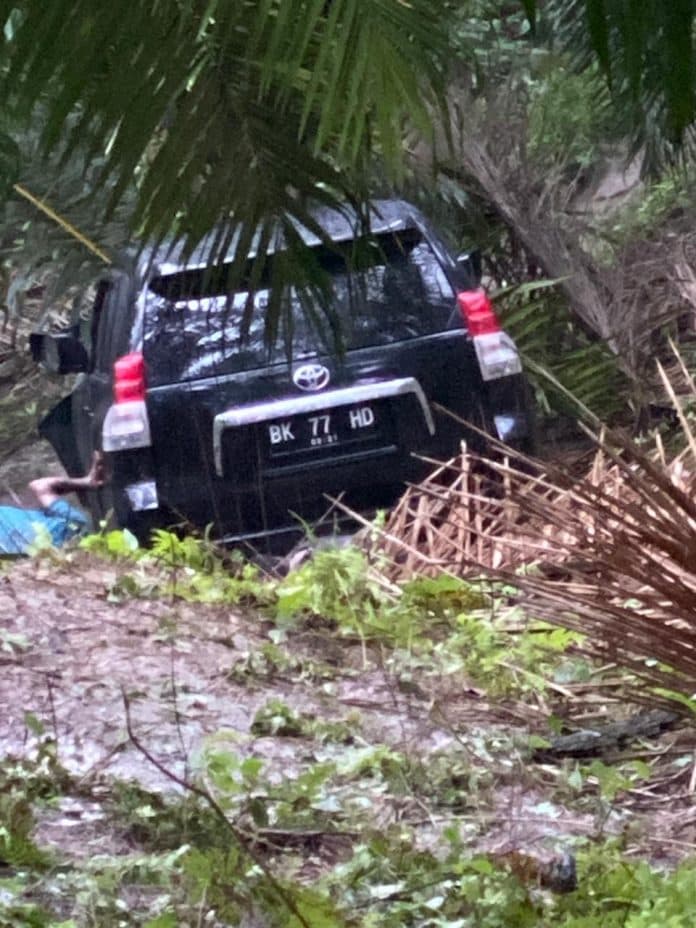 diduga_korban_pembunuhan_mayat_pria_ditemukan_tewas_di_mobil_mewah