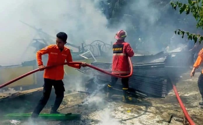 diduga_korsleting_3_rumah_di_binjai_ludes_terbakar