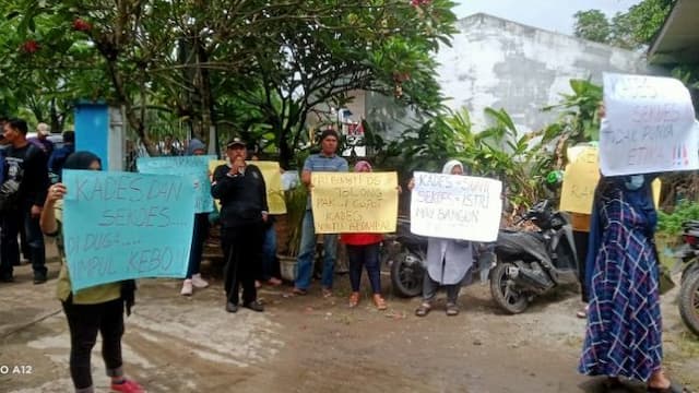 diduga_korupsi_add_massa_desak_kejari_deli_serdang_periksa_kades_buntu_bedimbar