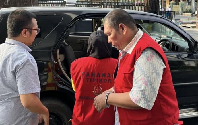 diduga_korupsi_rp856_juta_sekretaris_kesbangpol_dan_bendahara_bpbd_deli_serdang_ditahan