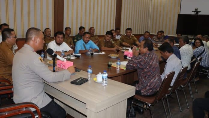 diduga_lahan_300_hektar_diserobot_perusahaan_kebun_masyrakat_datangi_polres_asahan