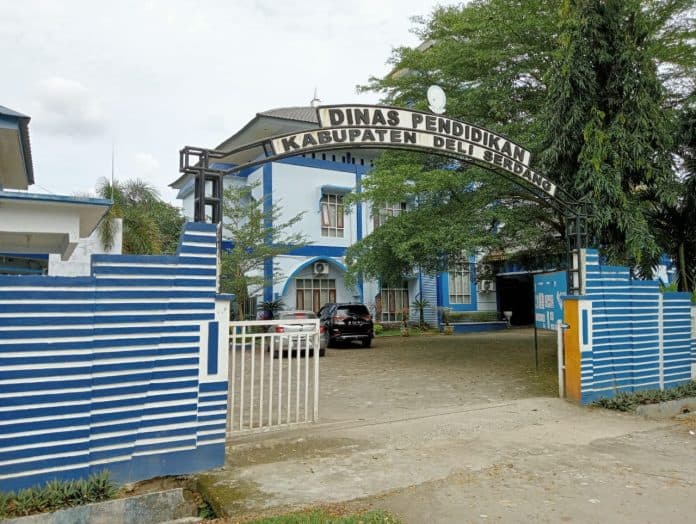 diduga_oknum_kepala_sekolah_di_lubuk_pakam_lakukan_kekerasan_kepada_siswa